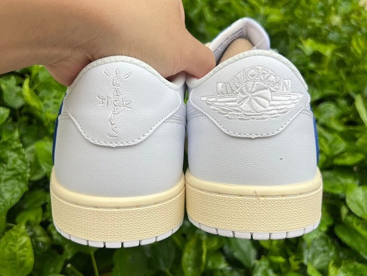 Jordan 1 low x Travis Scott