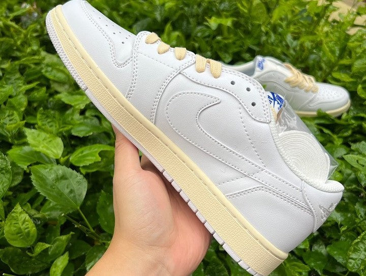 Jordan 1 low x Travis Scott