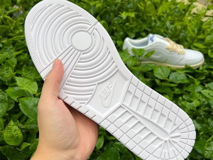 Jordan 1 low x Travis Scott