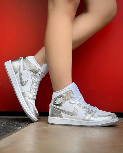 Air Jordan 1 Low SE "Metallic Silver"