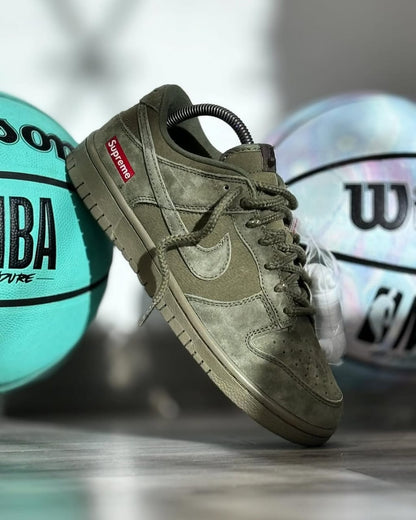 Supreme x Nike sb dunk low pro olive green