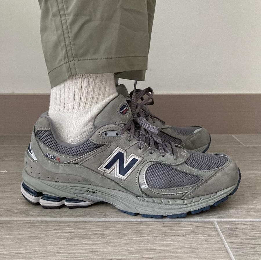 New balance 2002R